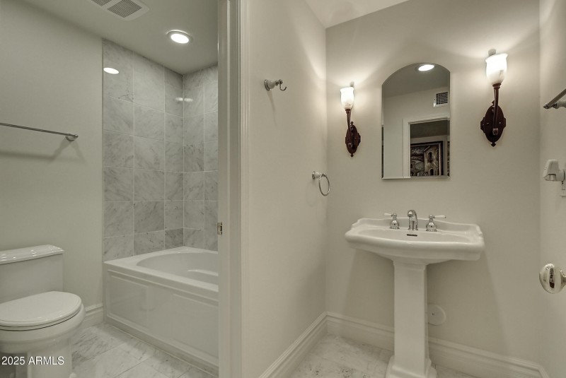 3050E Marlette Ave (61)