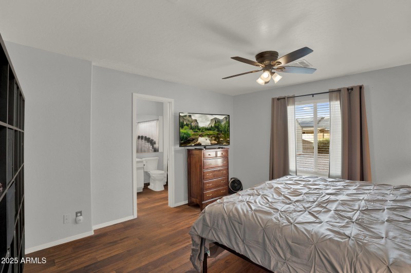 17-web-or-mls-3058 E Erie St-15