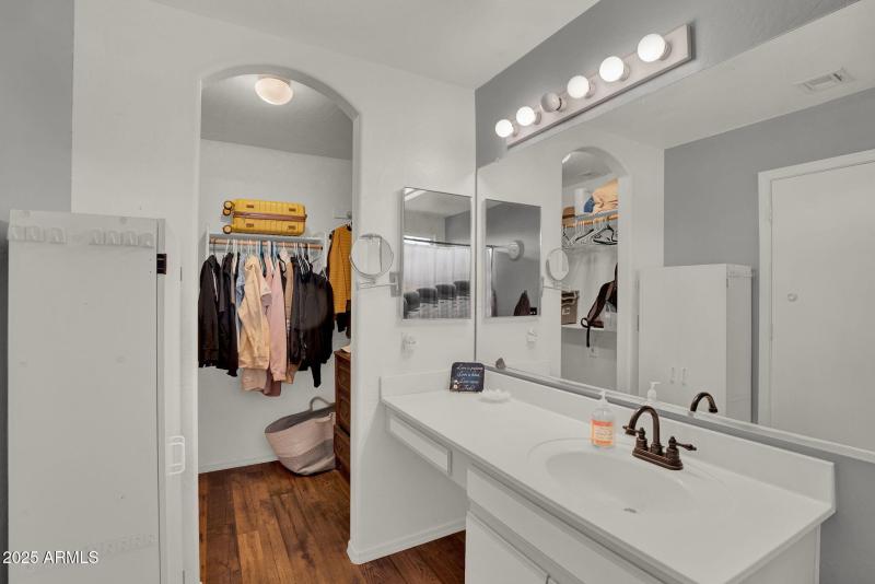 20-web-or-mls-3058 E Erie St-20