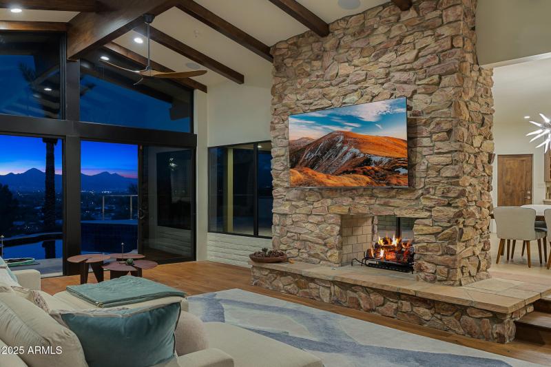 34great room_twilight