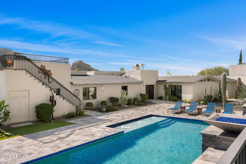 31upper deck pool lounge3