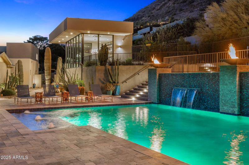 48pool lounge_twilight