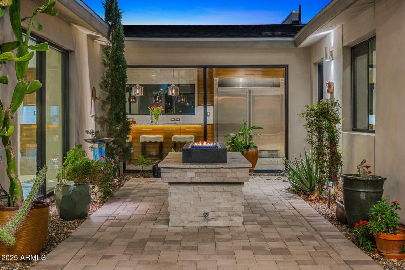 51firepit courtyard_twilight