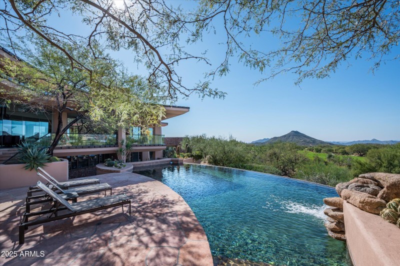 Negative edge pool with waterfall