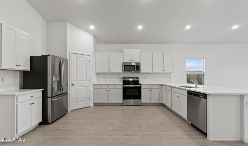 MR Lot #87 Kitchen (4) (Large)