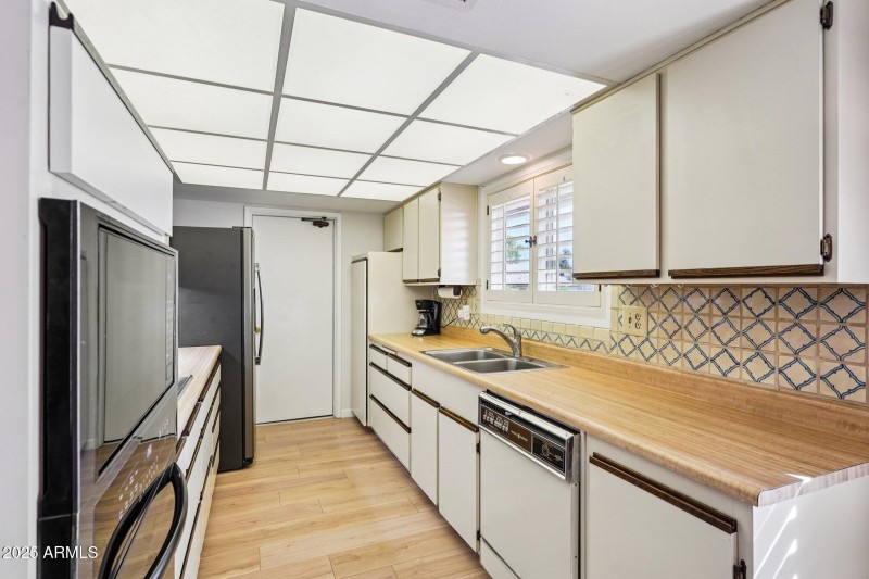 23-web-or-mls-125th Ave-S1211-023