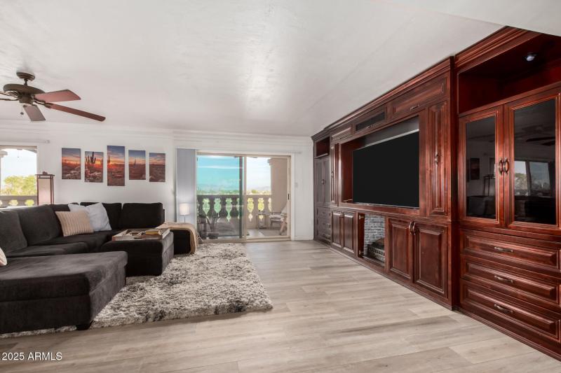 GIANT BIG SCREEN TV IN GREAT ROOM