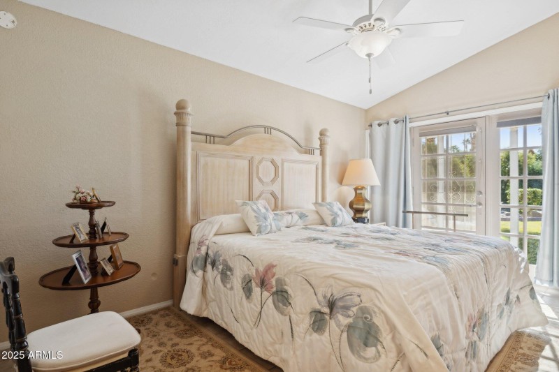 18-web-or-mls-1467-e-boston-st