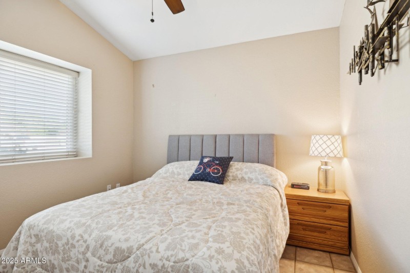 24-web-or-mls-1467-e-boston-st