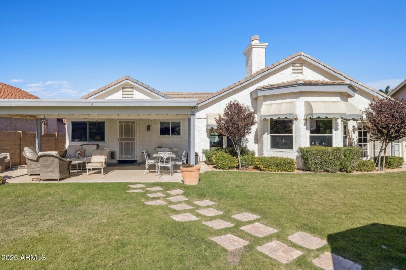 33-web-or-mls-1467-e-boston-st