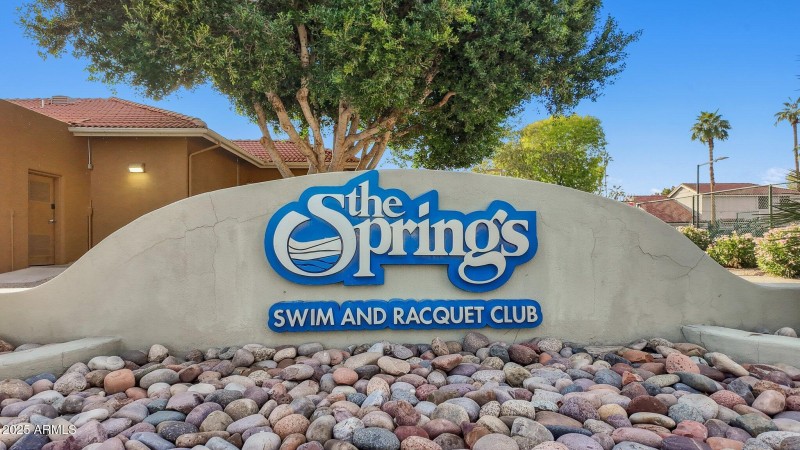 44-web-or-mls-1467-e-boston-st