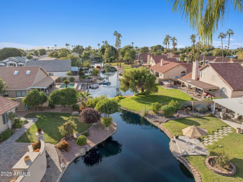 53-web-or-mls-1467-e-boston-st