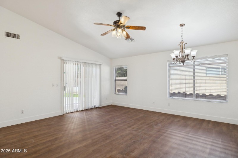 Family rm/dining room