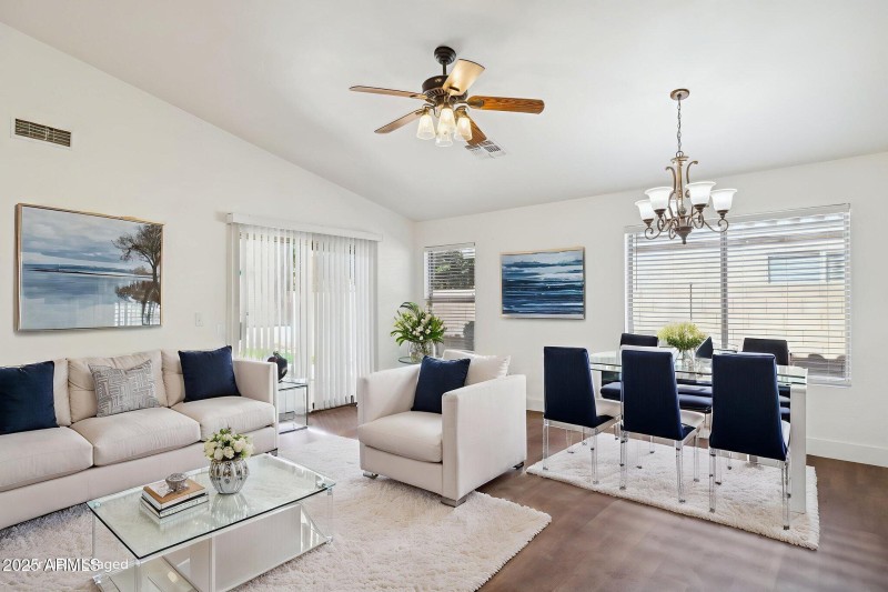 Family rm/Dining room