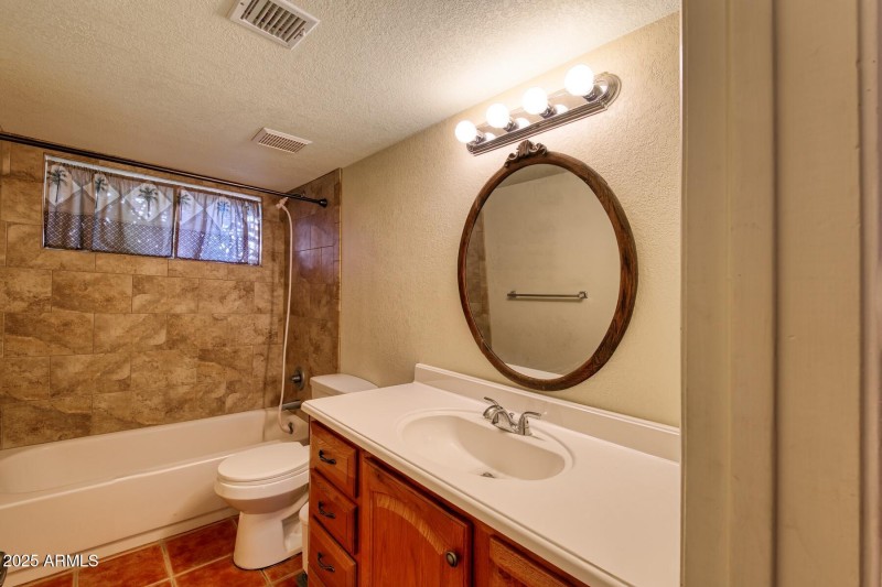 082173-3623 East Navaho Street