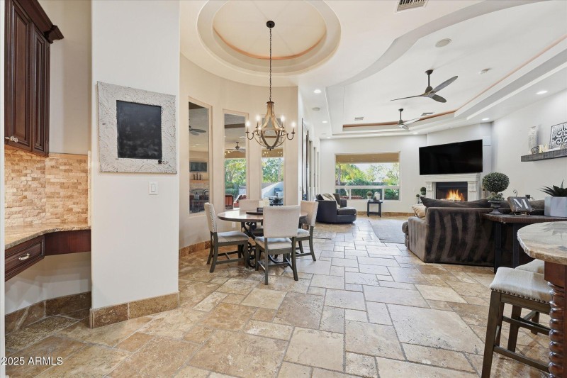 32-032-breakfast-nook