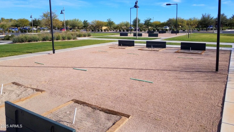 Sun City 16 horseshoe pits