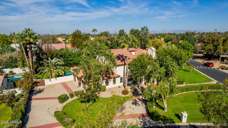 Side garage entrance & RV Gate
