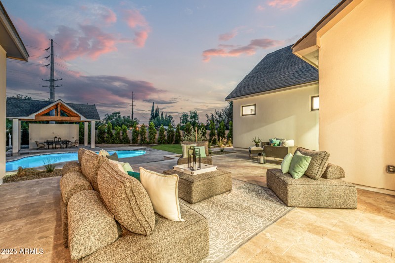 70 - Del Paisano Calle