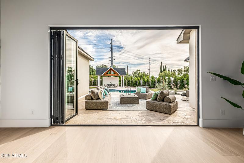 21 - Del Paisano Calle