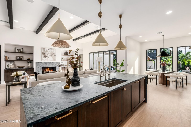 24 - Del Paisano Calle