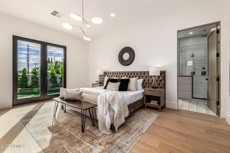 33 - Del Paisano Calle