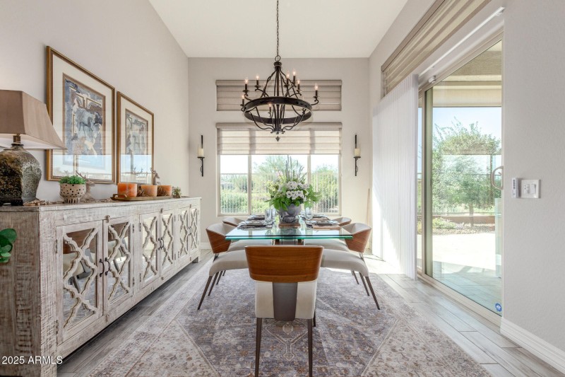 DRAMATIC DINING ROOM