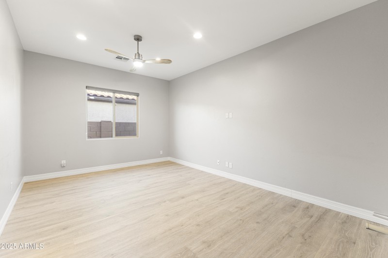 31-11086 W Hadley St