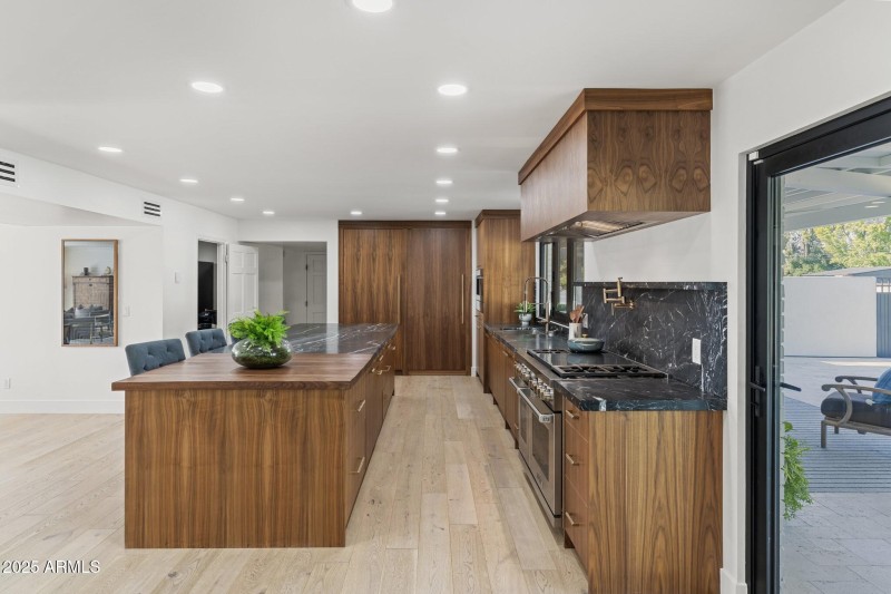 Sleek Kitchen Finishes