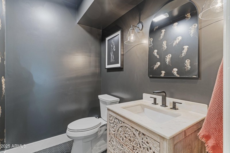 Color-Drenched Powder Bath