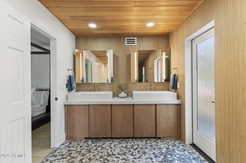 Custom Vanity with Robern Sinks