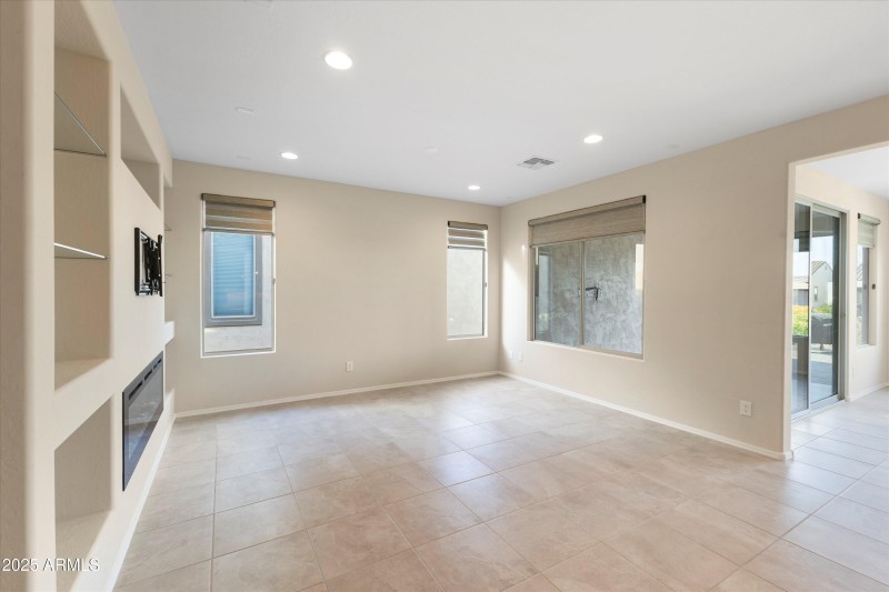 08-21318 N 270th Ave