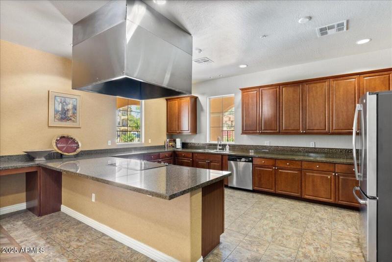 15-14575 W Mountain View Blvd-101