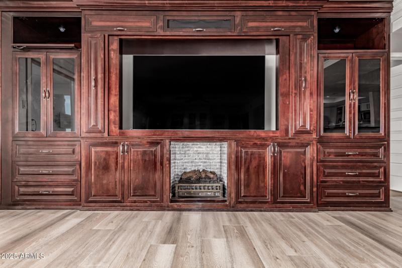 ELECTRIC FIREPLACE FOR COZY EVENINGS