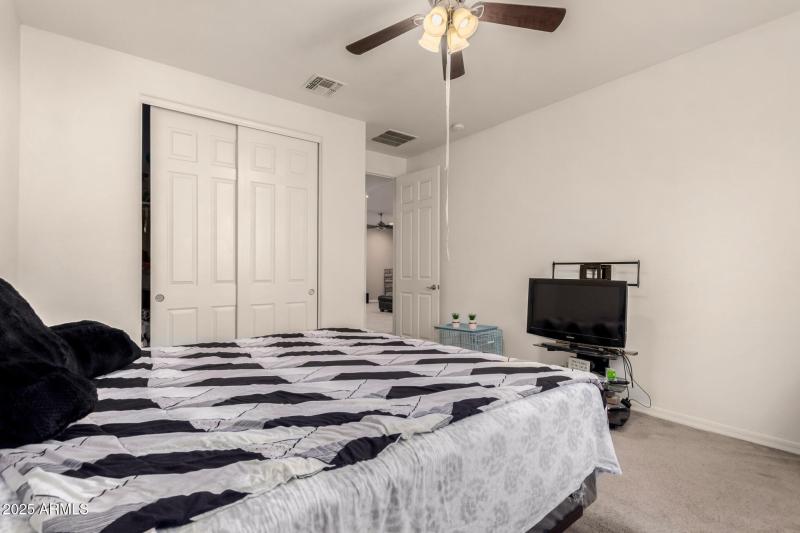 Downstairs Bedroom 5 Pic 2