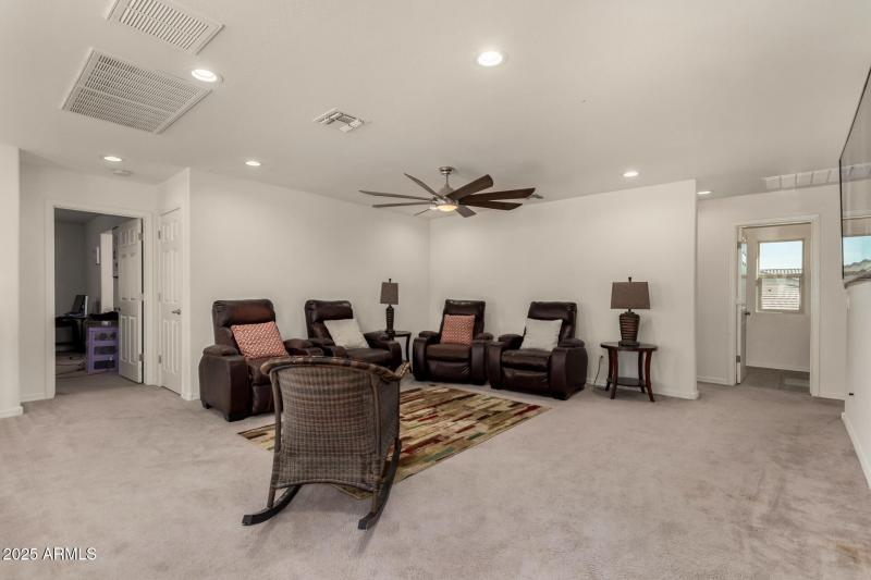 Upstairs Loft Pic # 3