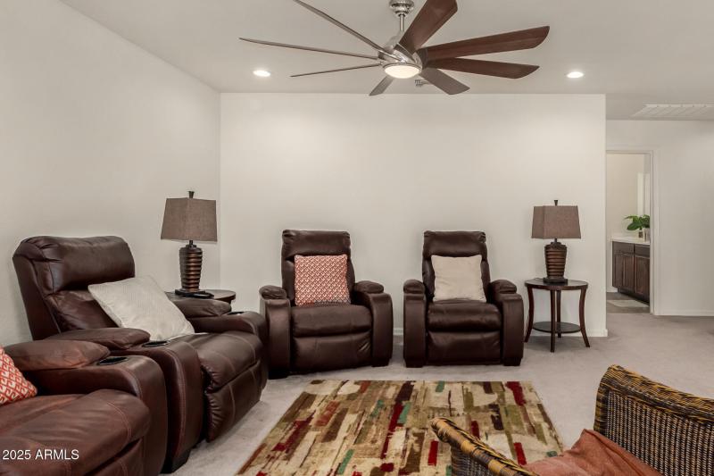 Upstairs Loft Pic # 4