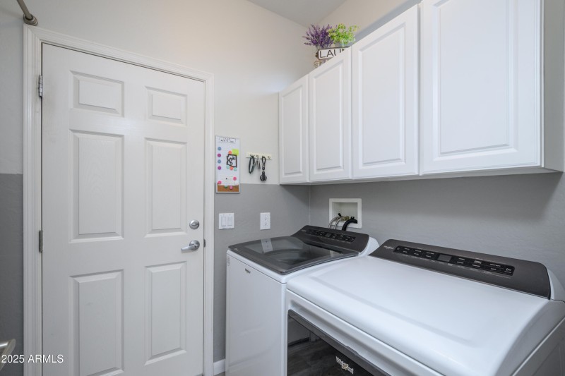 Laundry W/Cabinets