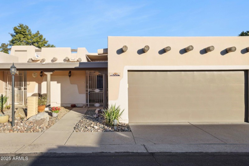 Great Townhome with 2 Car Garage!