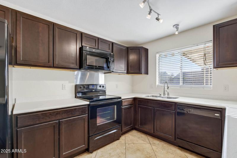 18_9025_W_Cinnabar18_mls