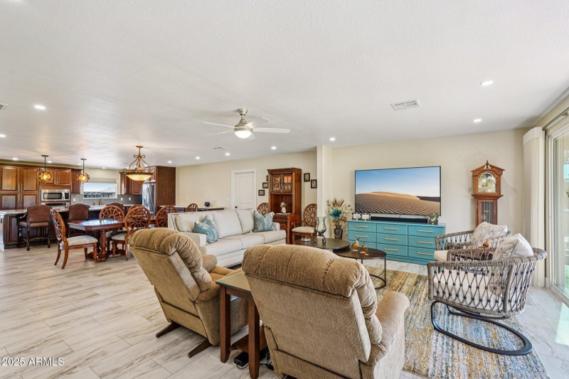 11-web-or-mls-N 109th Ave-S1511-011