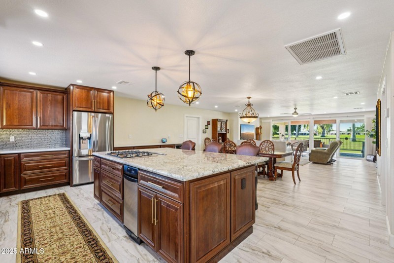 15-web-or-mls-N 109th Ave-S1511-015