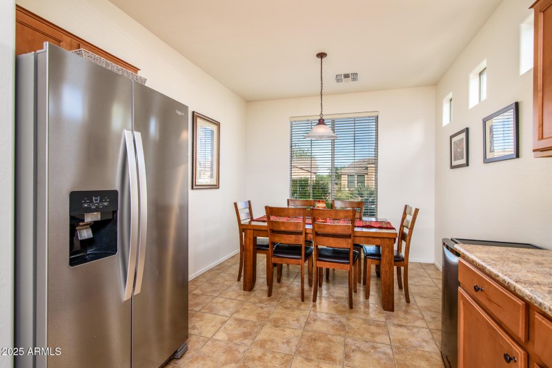 Breakfast room off kitchen
