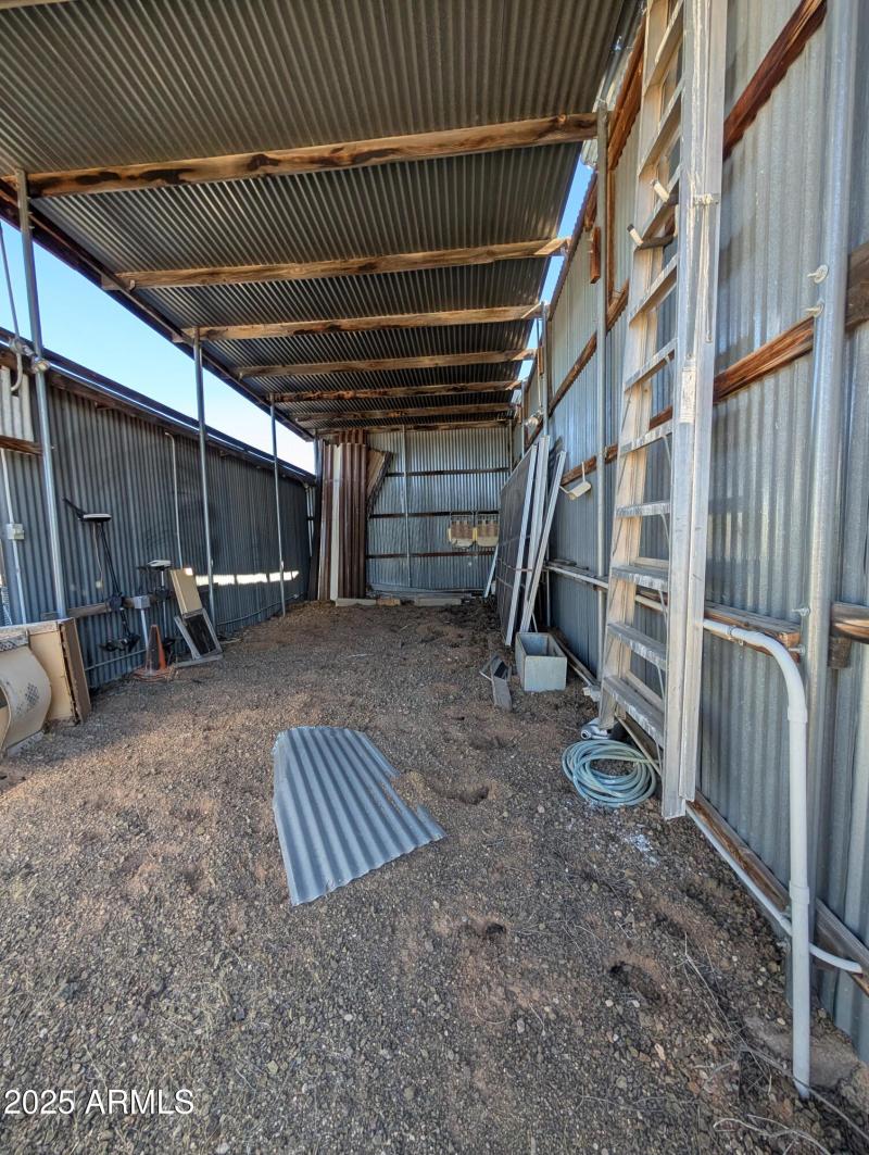 Large Barn & Bays
