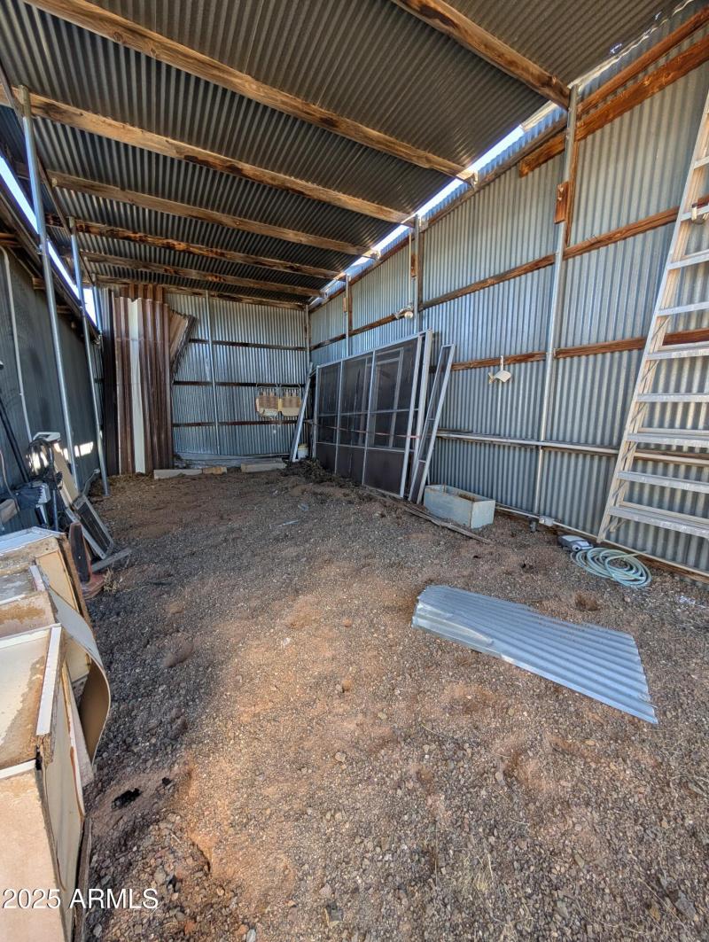 Large Barn & Bays