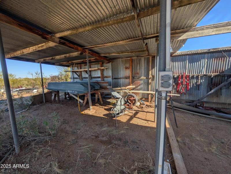 Large Barn & Bays