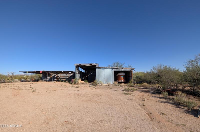 Large Barn & Bays