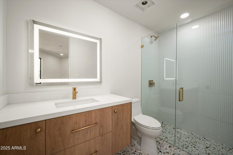 35-12816ETurquoiseAve-35