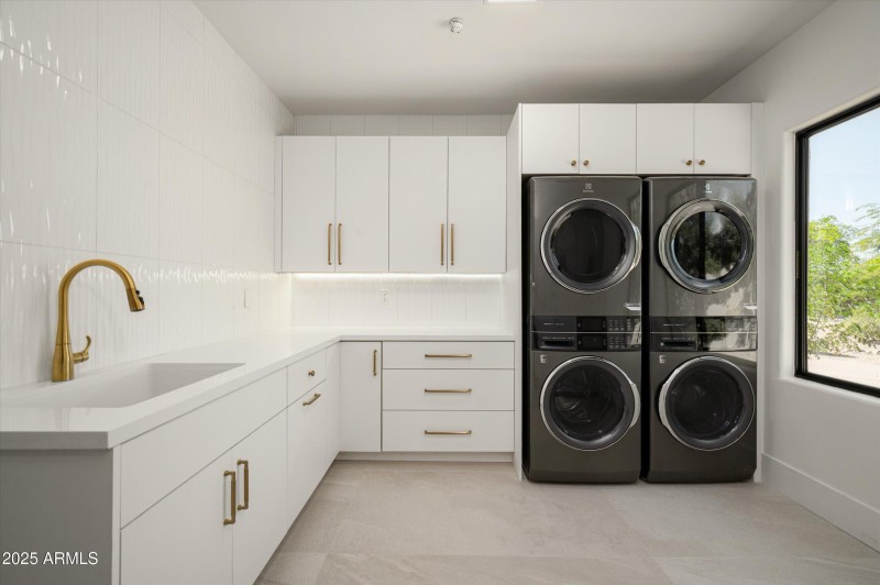 37-12816ETurquoiseAve-37