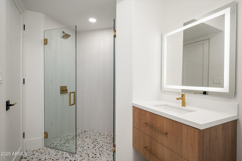 44-12816ETurquoiseAve-44